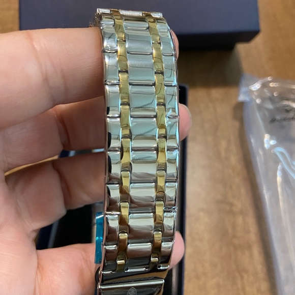 Poedagar Silver and Gold Quartz Watch - Picture 6 of 8